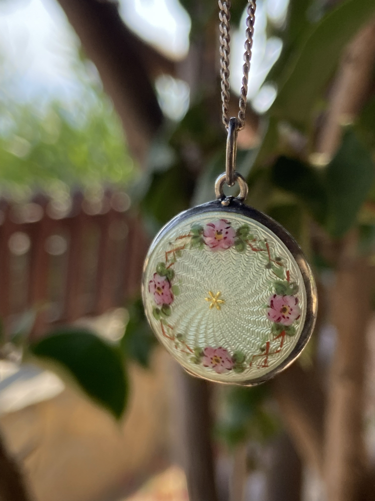 Mineli Gümüş Kolye Fotoğraflık