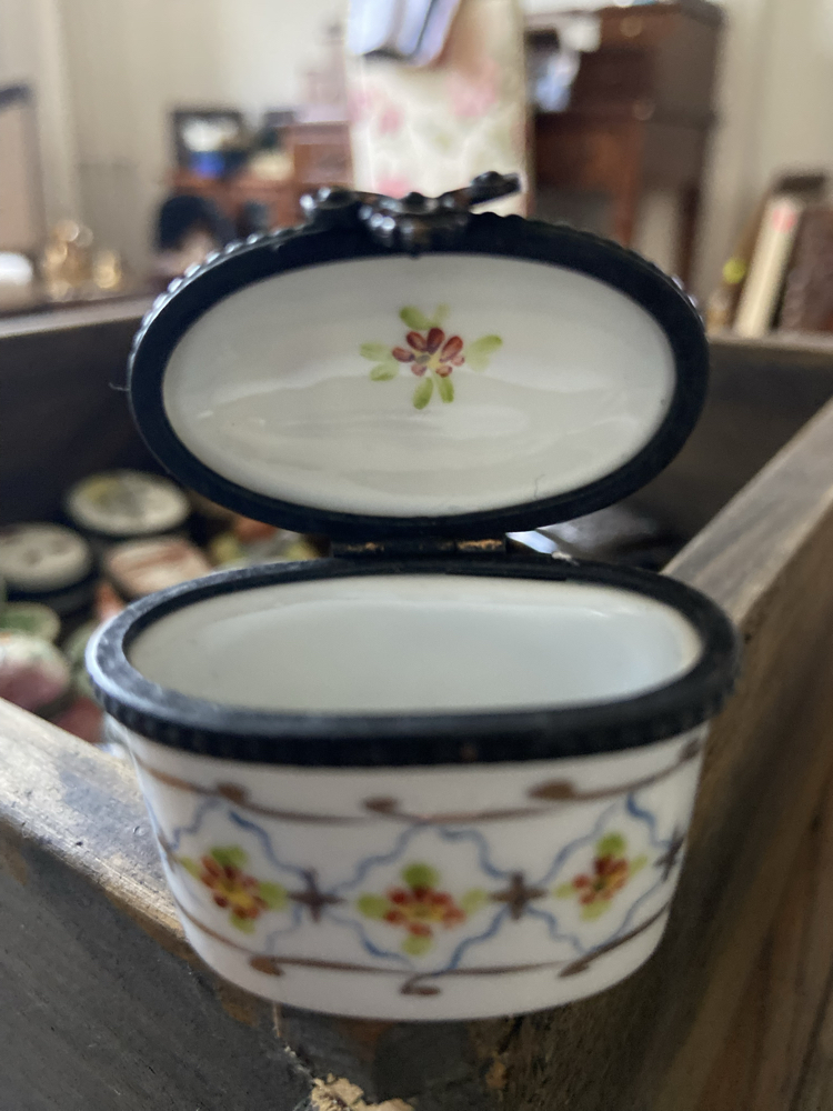 Vintage Desenli El Boyama Oval Porselen Minyatür Kutu
