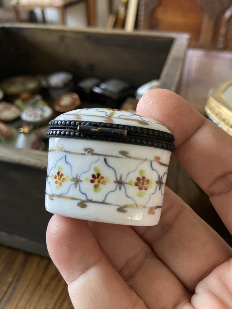 Vintage Desenli El Boyama Oval Porselen Minyatür Kutu