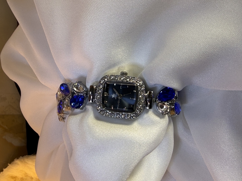SWAROVSKİ LACİVERT DAMLA KADIN KOL SAATİ