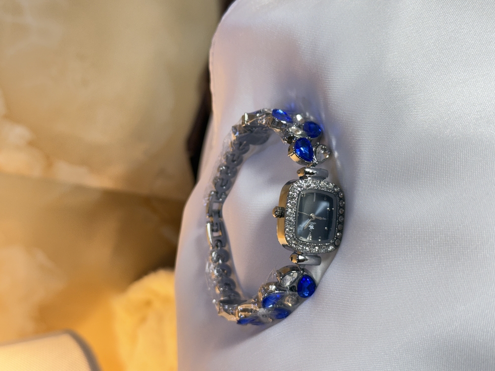 SWAROVSKİ LACİVERT DAMLA KADIN KOL SAATİ