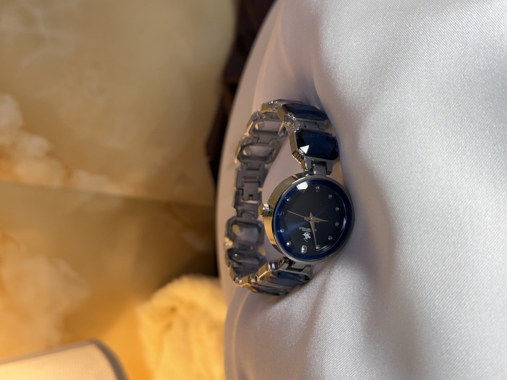 SWAROVSKİ LACİVERT YUVARLAK KADIN KOL SAATİ