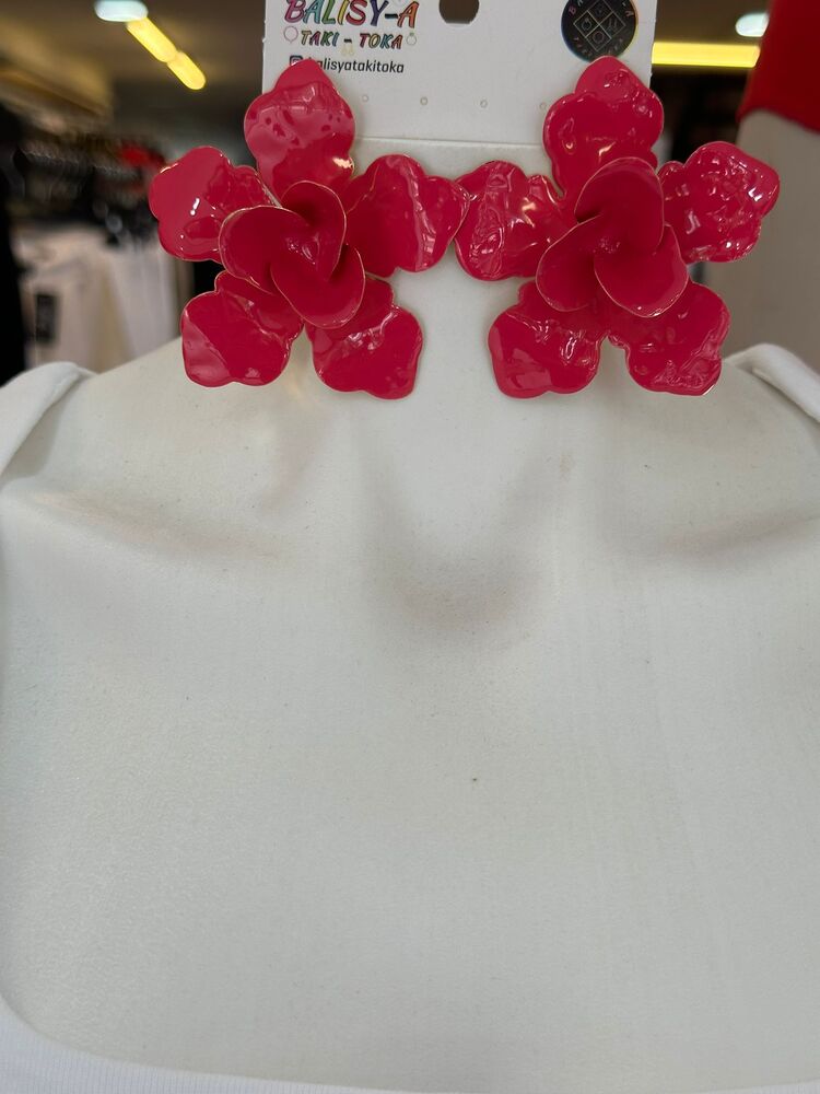 Pembe Çiçek Detaylı Küpe