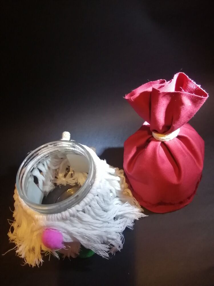 Kırmızı şapkalı kavanoz noel cüce 