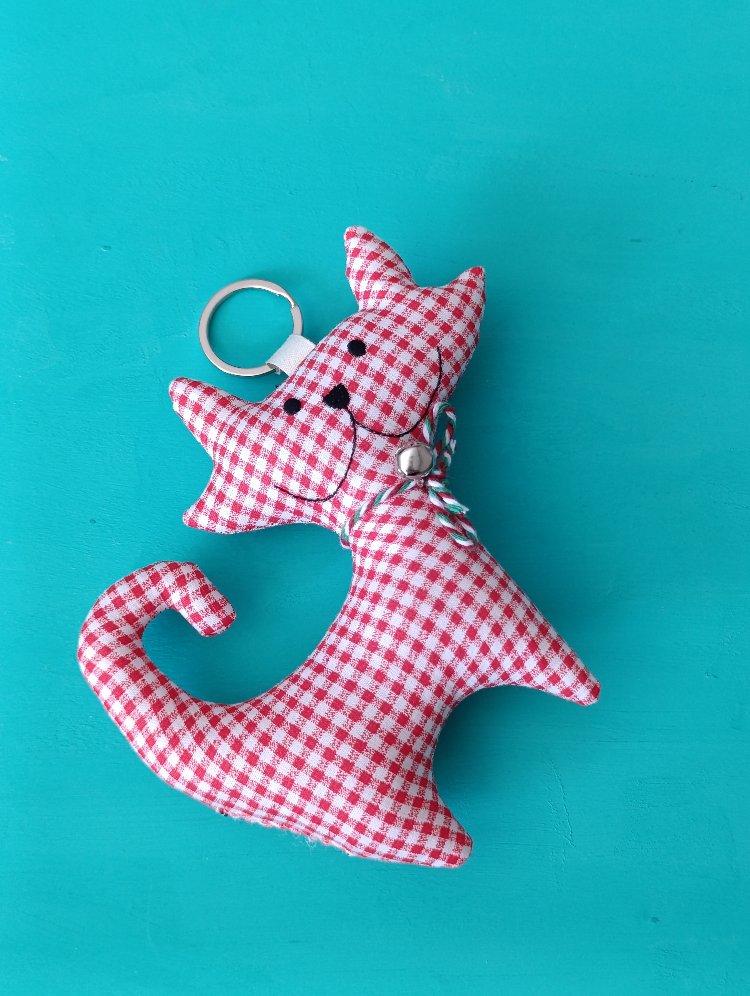 Kırmızı Pötikare Kedi Charm