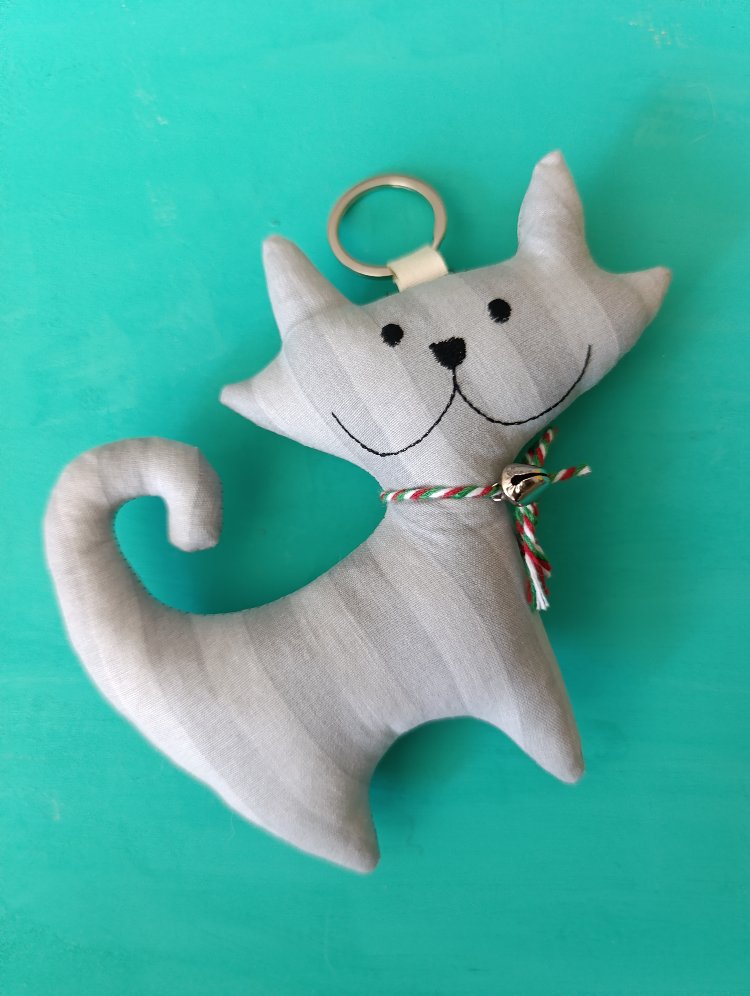 Gri Çizgili Kedi Charm