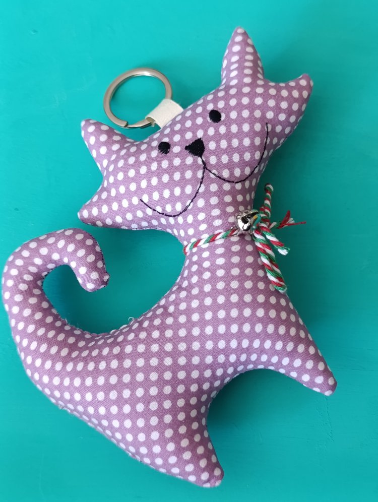 Mor Puanlı Kedi Charm