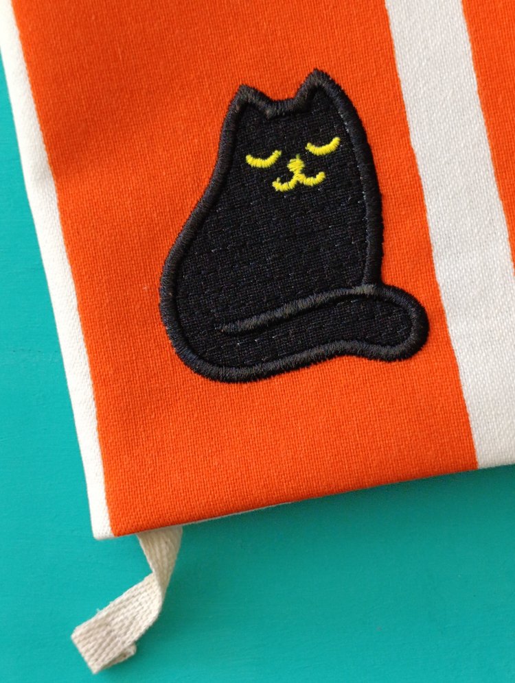 kara kedi kitap çantası