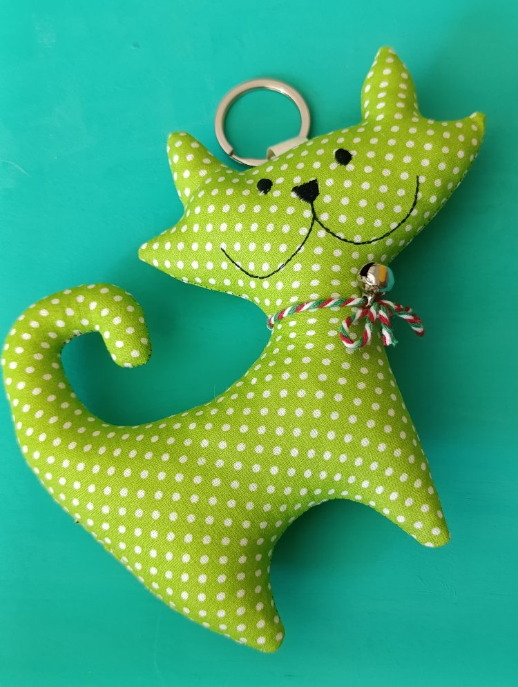 Yeşil Puanlı Kedi Charm