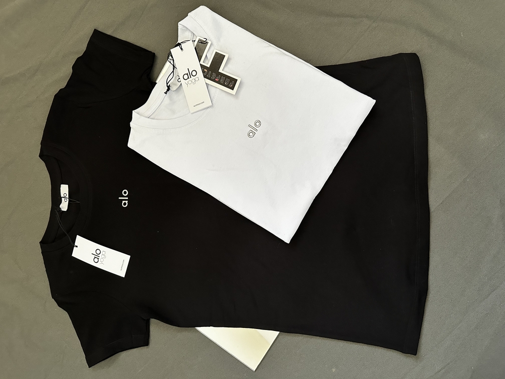 Alo yoga tshirt