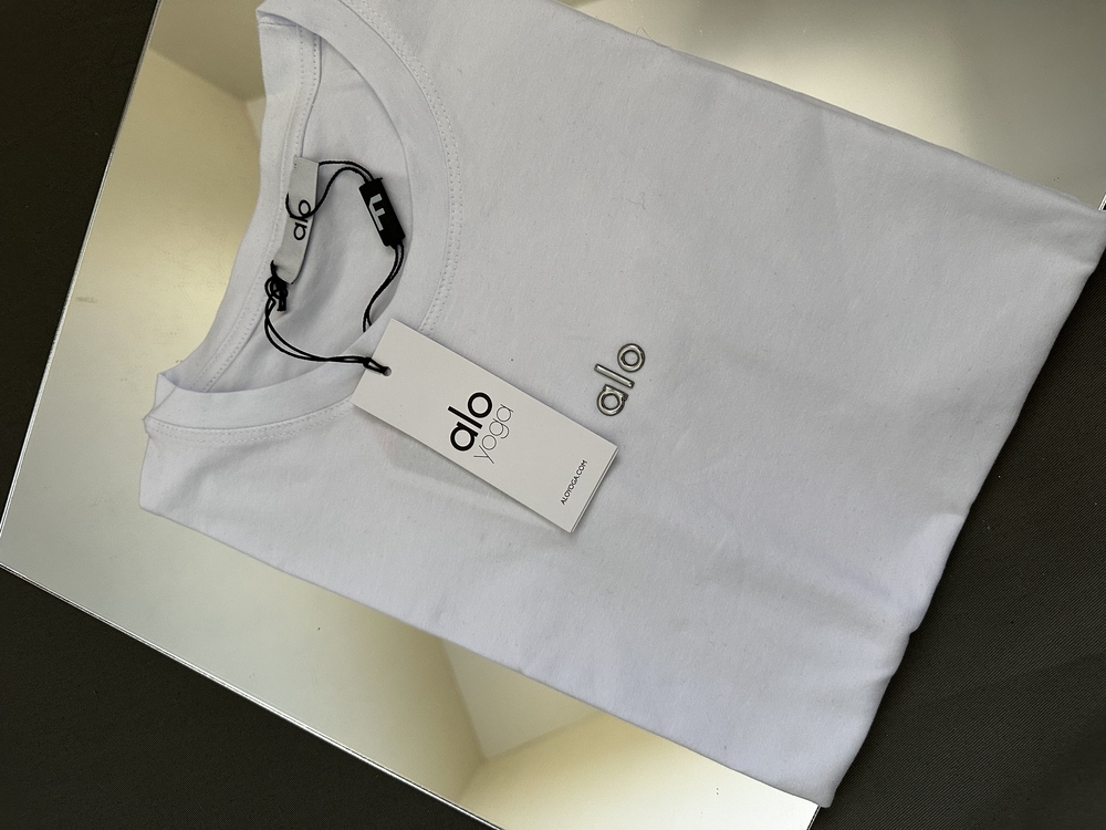Alo yoga tshirt