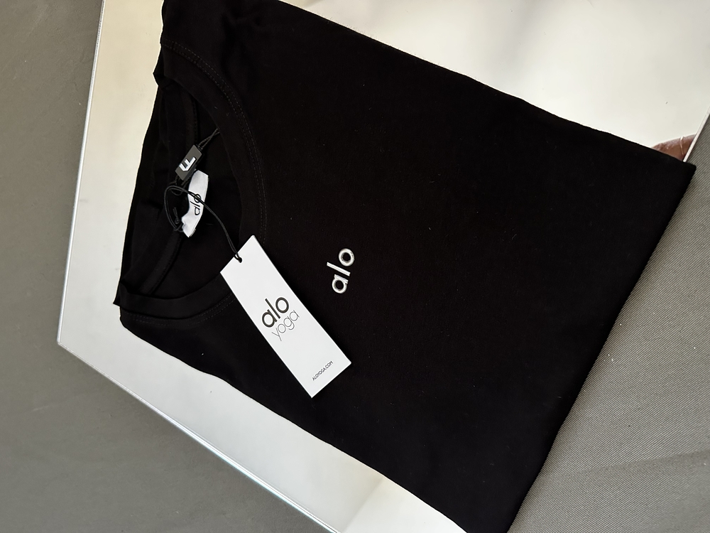Alo yoga tshirt