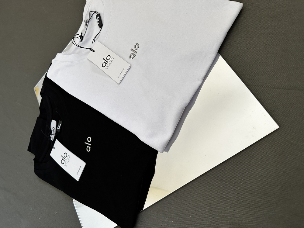 Alo yoga tshirt
