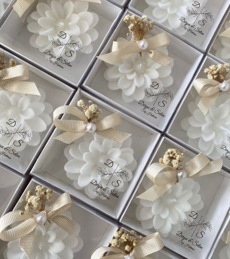 Lotus Çiçek Mum Hediyelik – Kişiye Özel Etiketli & Kutulu (25 Adet)