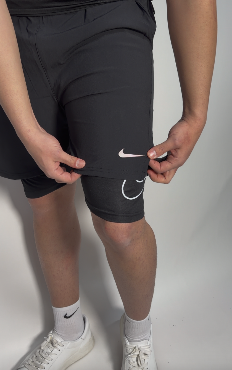 Nike Stride Kısa Taytlı Şort