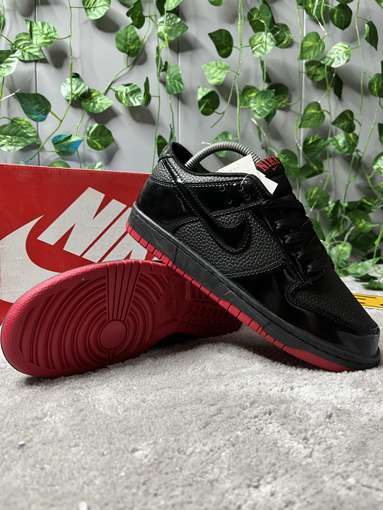 Nike dunk low Kırmızı taban