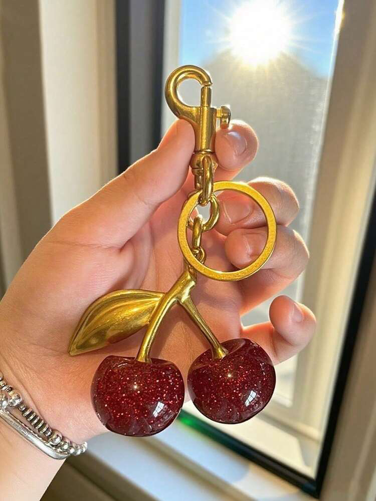 Kiraz Figürlü Charm