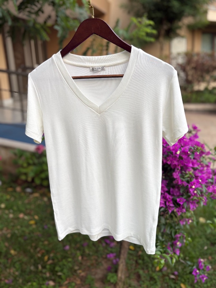 Premium Relax Fit V Yaka Tişört Kırık Beyaz
