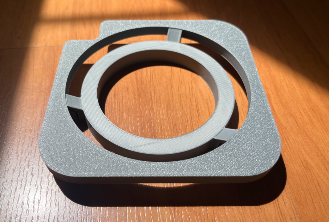 Mac Mini M4 Standı – Minimal, Güçlü ve Profesyonel Masaüstü Düzeni