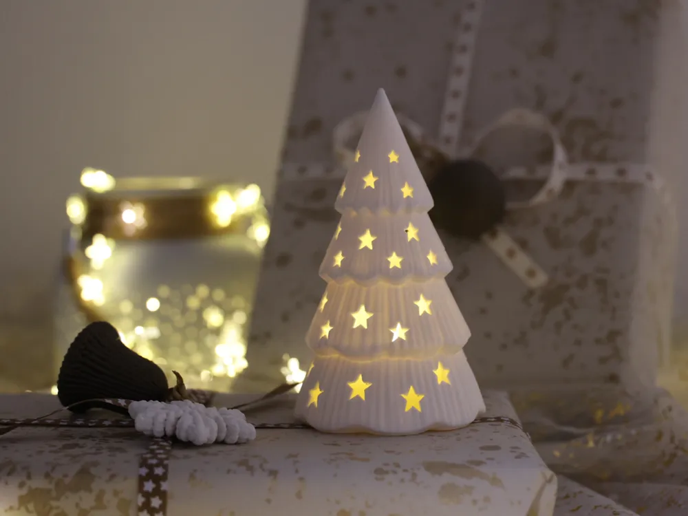 Yıldız Pencereli Yılbaşı Ağacı LED Mumluk – Dekoratif Christmas Tree Ambiyans Işığı