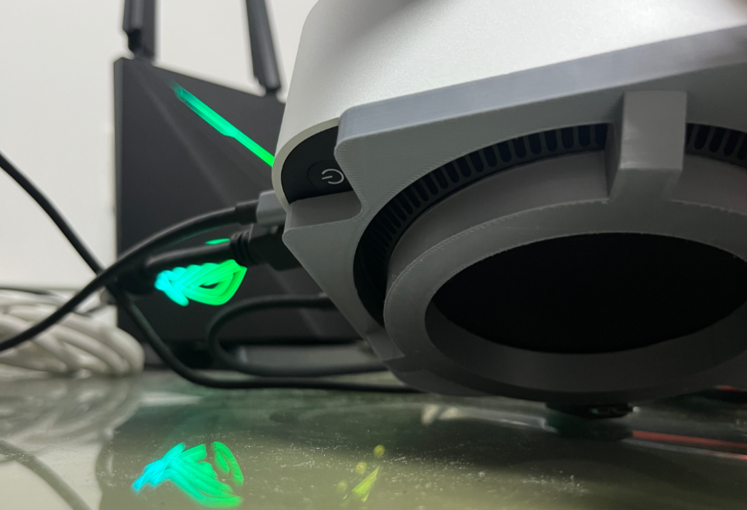 Mac Mini M4 Standı – Minimal, Güçlü ve Profesyonel Masaüstü Düzeni