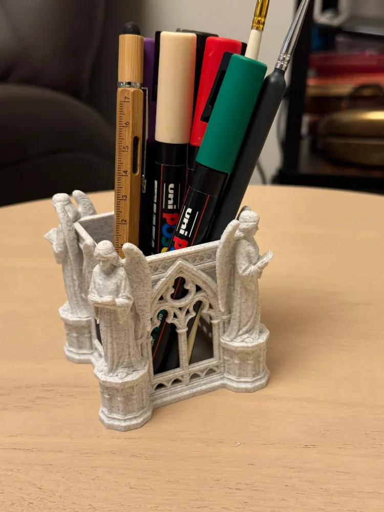 Gotik Katedral Tasarımlı Melek Figürlü Kalemlik ve Masaüstü Organizer