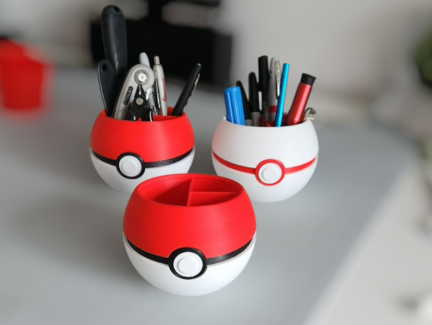 Pokeball Kalemlik – Dekoratif Masaüstü Kalem Tutucu & Organizer (Ofis ve Çocuk Odası için)