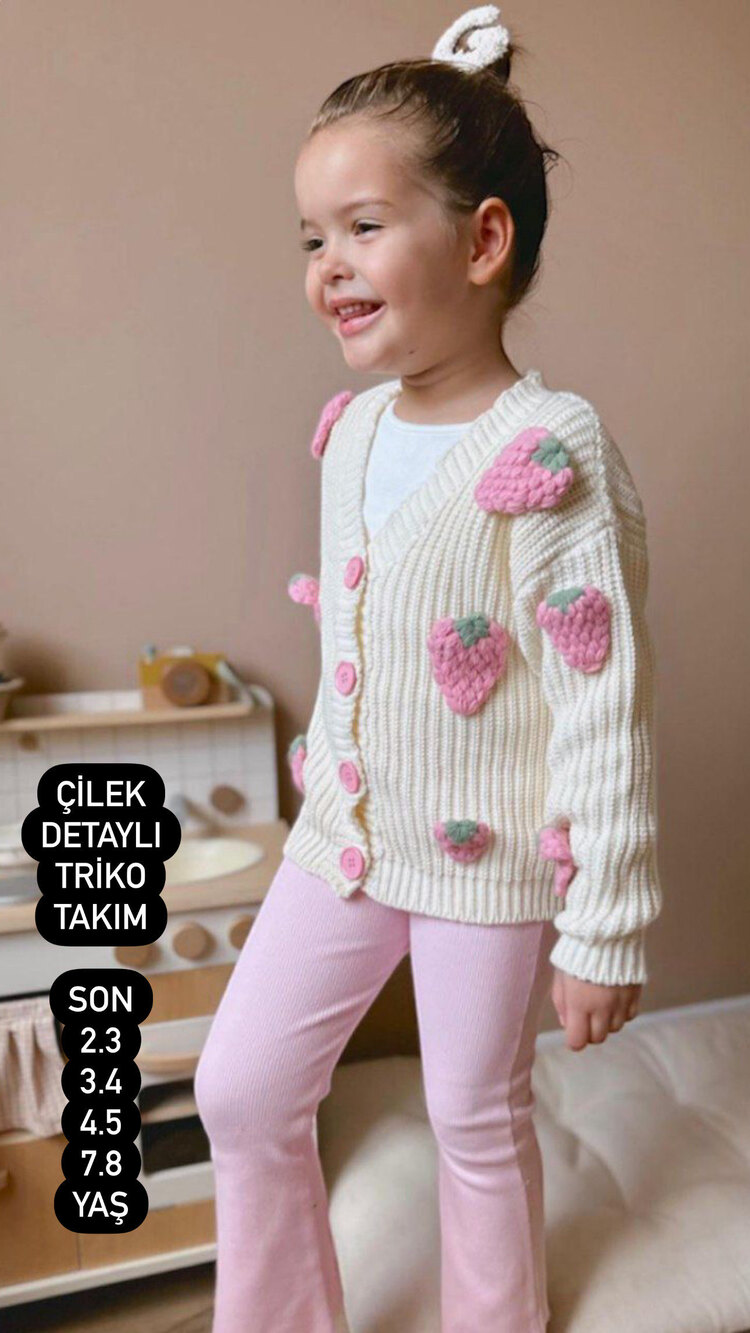 çilekli triko takım