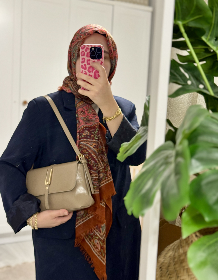 Elira Vizon Pinterest Model El ve Omuz Çantası