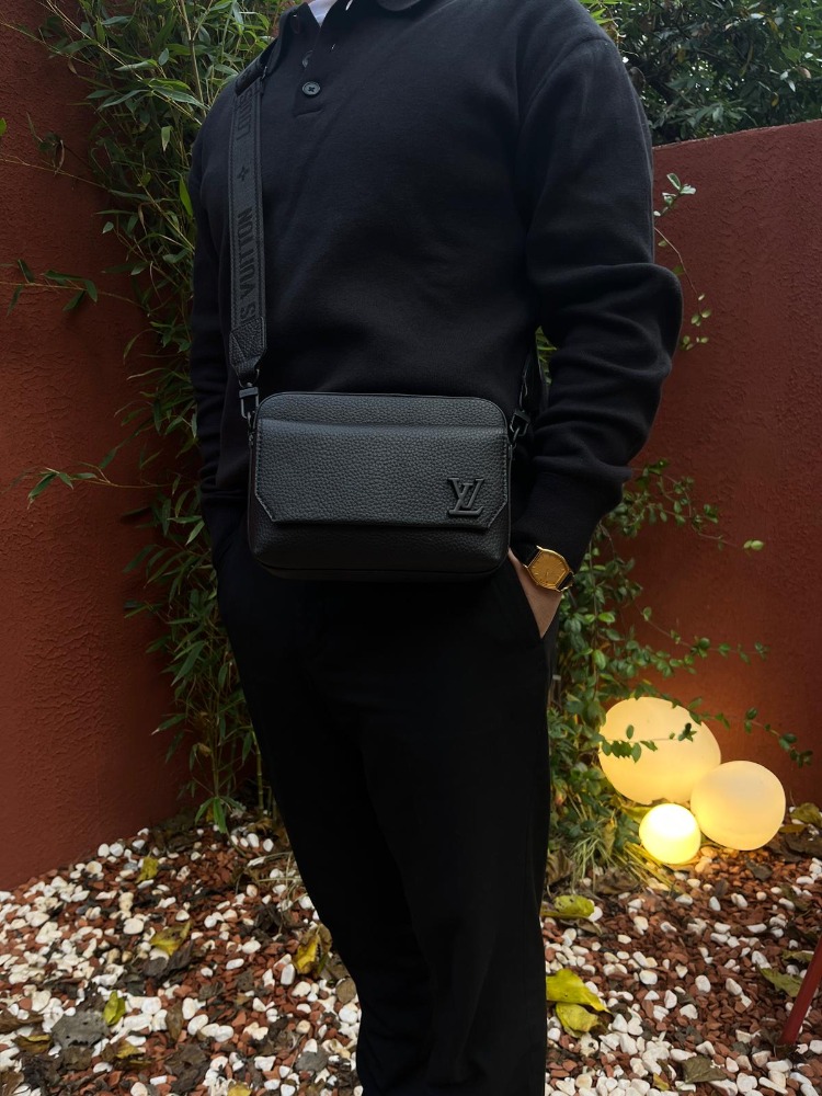 LV Fastline Messenger - Black