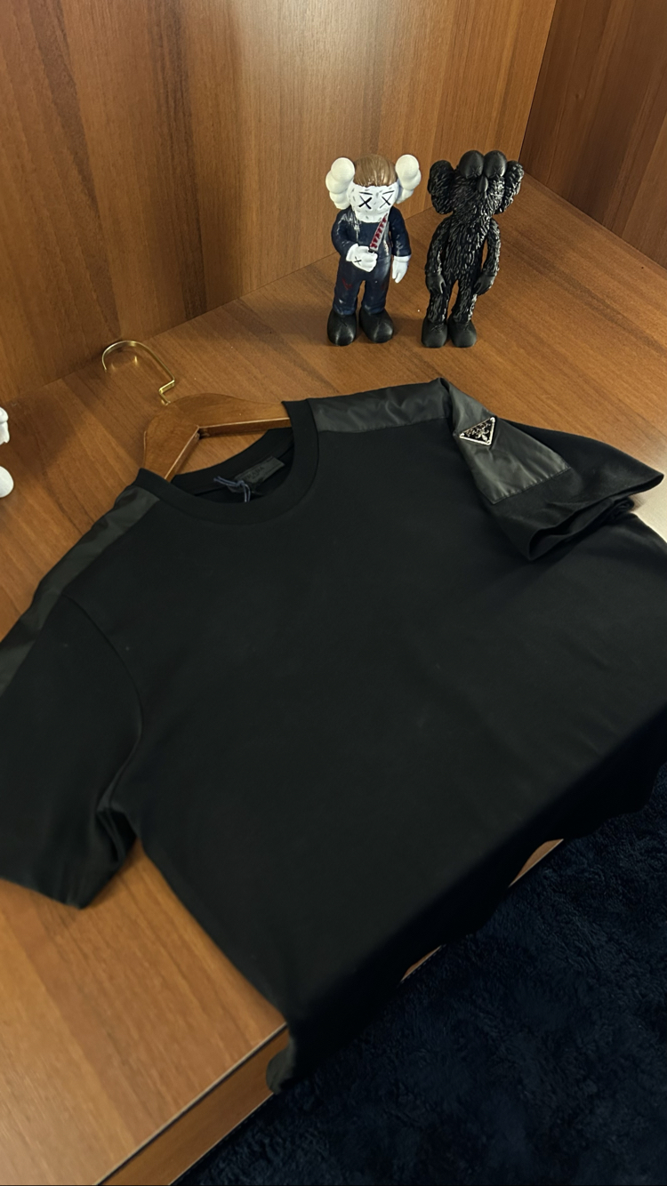Prada Premium Kol Detaylı T-shirt