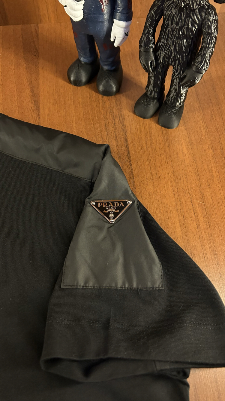 Prada Premium Kol Detaylı T-shirt