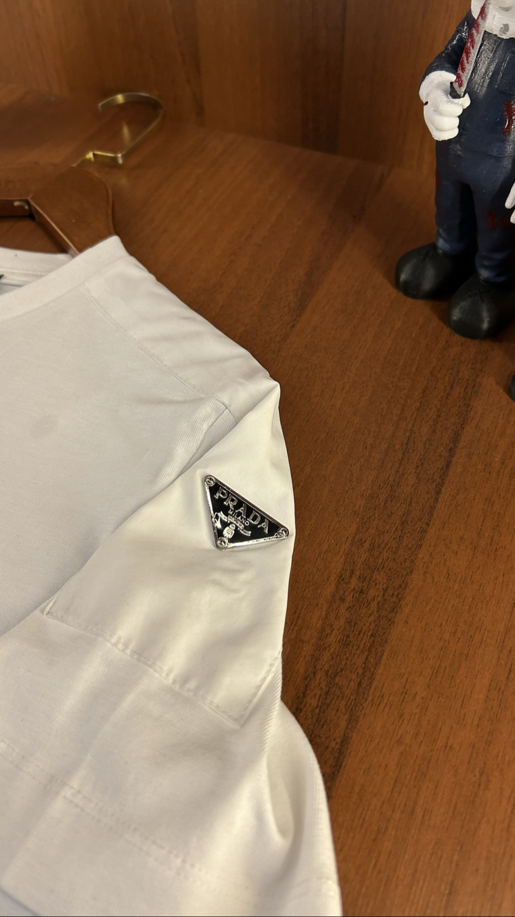 Prada Premium Kol Detaylı T-shirt