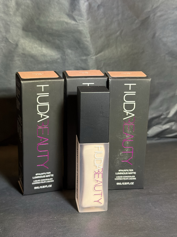 Huda Beauty Faux Filter Concealer Honey 1.7B