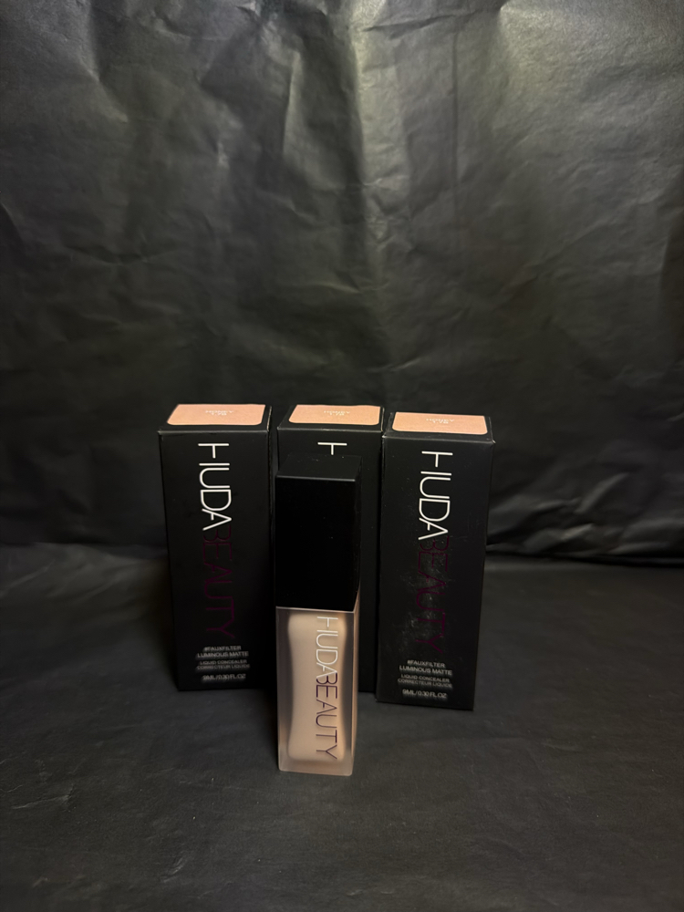 Huda Beauty Faux Filter Concealer Honey 1.7B