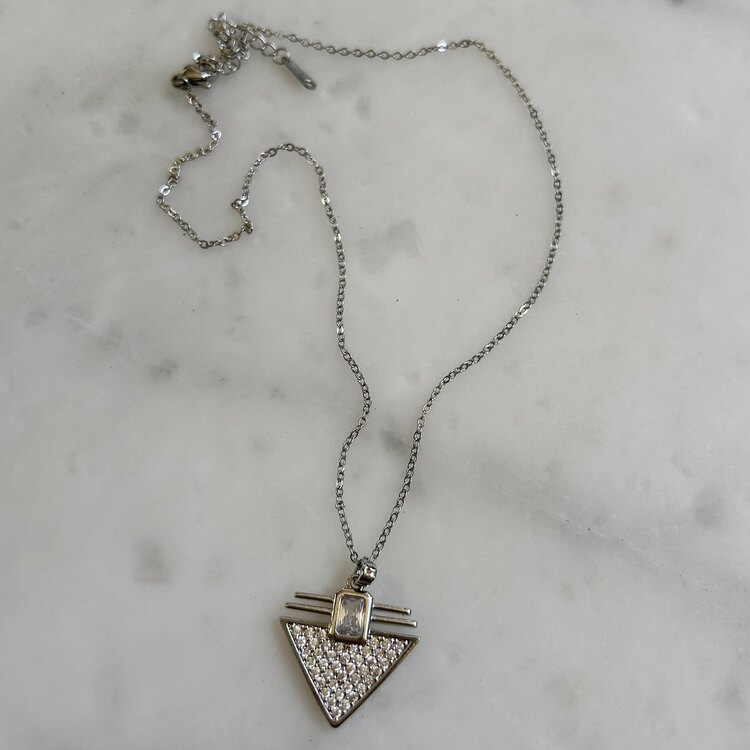 Silver Triangle Kolye
