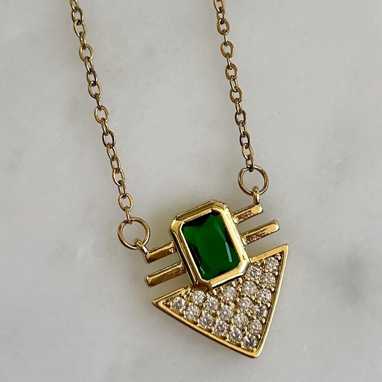 Zümrüt Taşlı Triangle Kolye