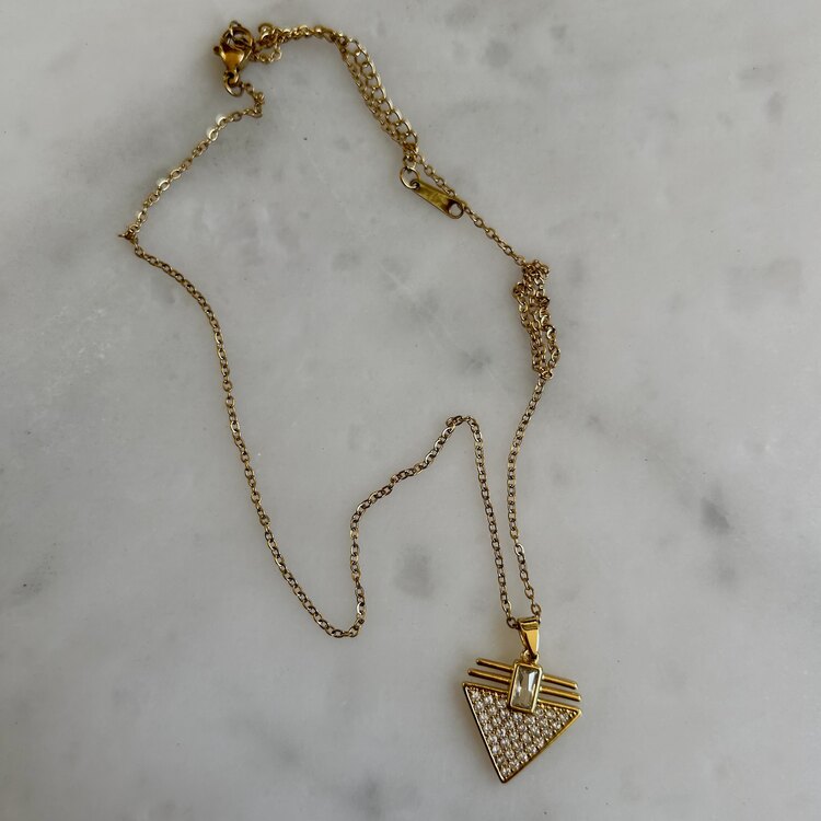 Gold Triangle Kolye