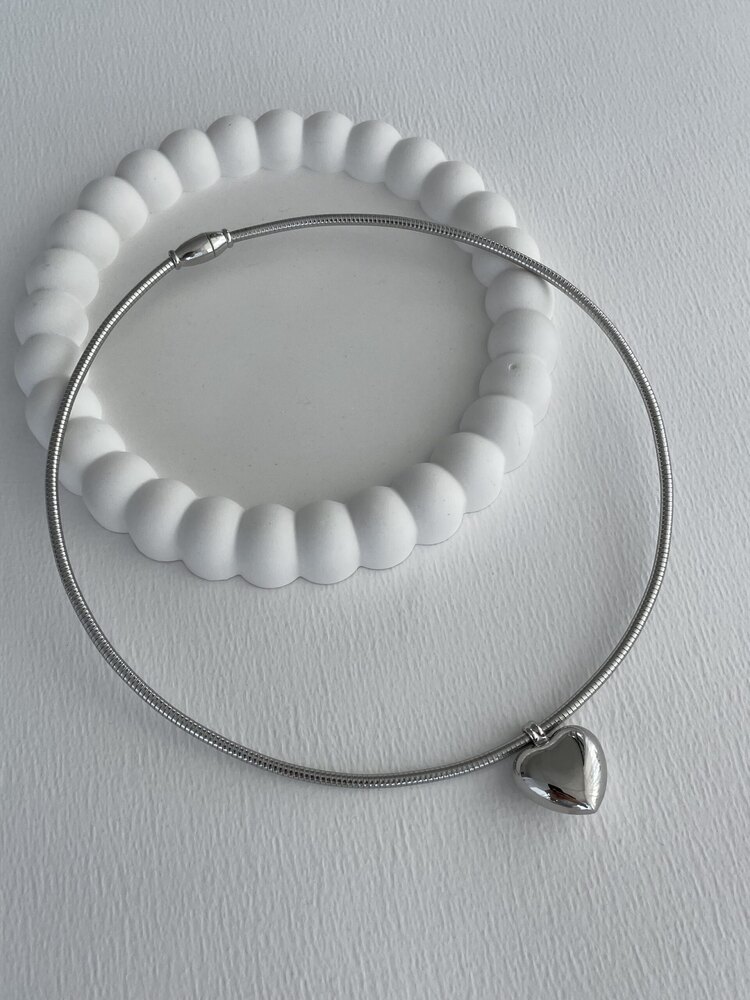 Kalp Detaylı Choker Kolye