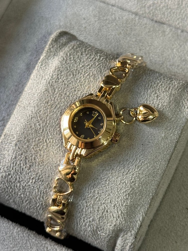 Charmlı gold pinterest saat