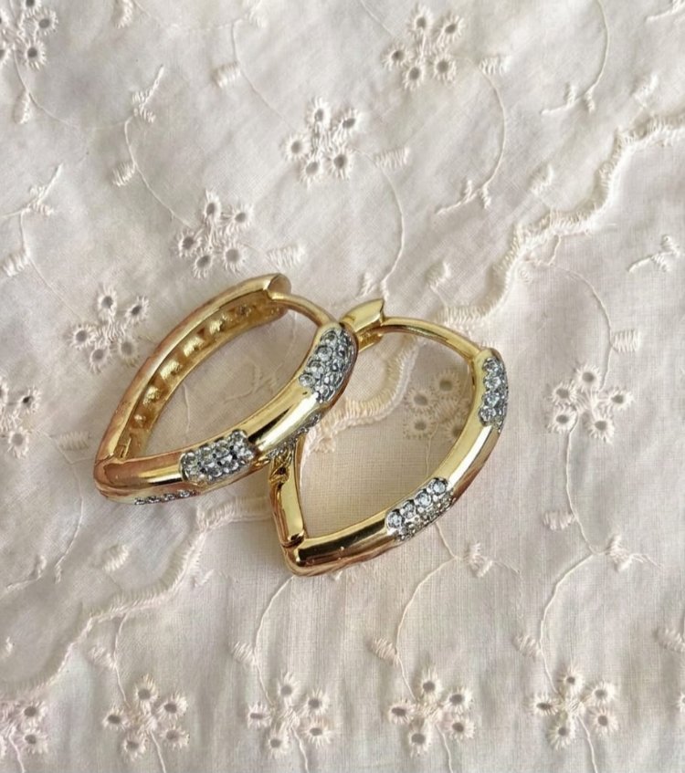 Zirkon Taşlı Oval Halka Küpe