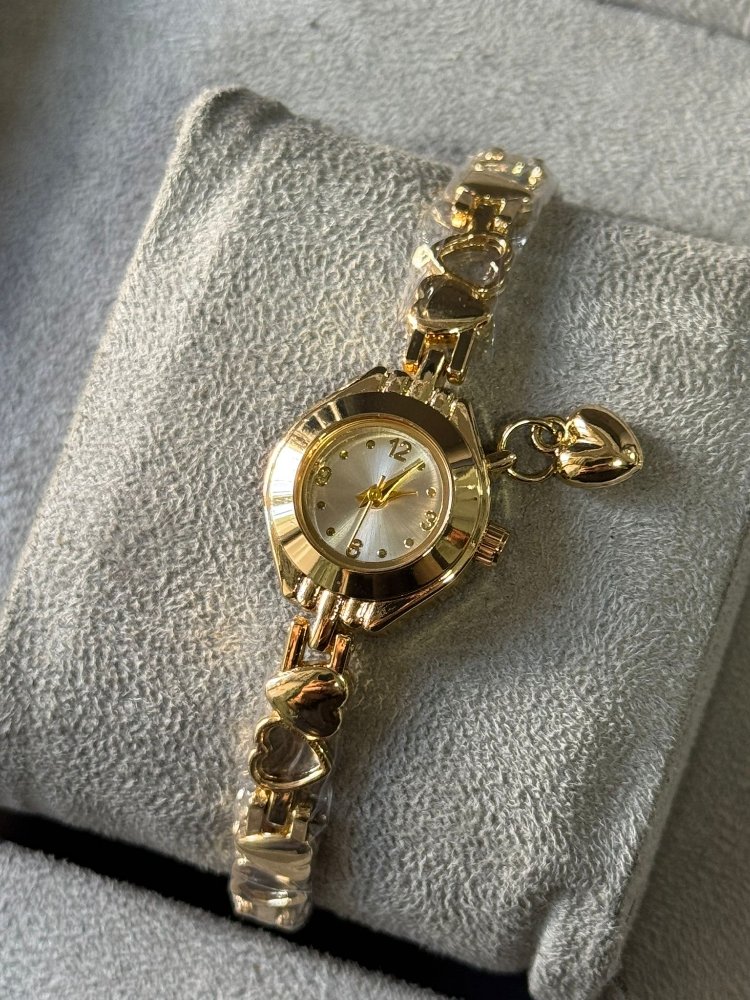 Charmlı gold pinterest saat