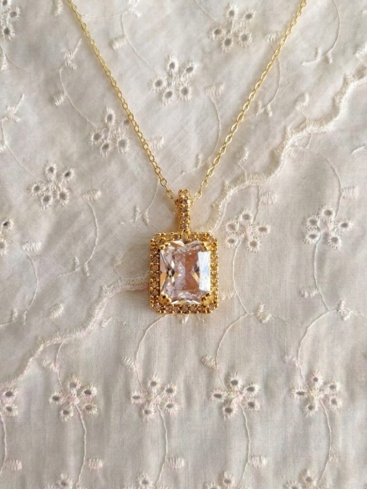 Zirkon Taşlı Baget Kolye
