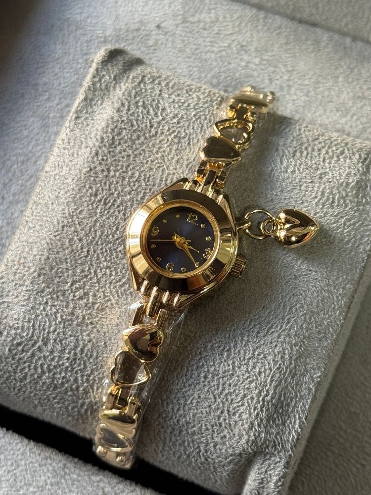 Charmlı gold pinterest saat