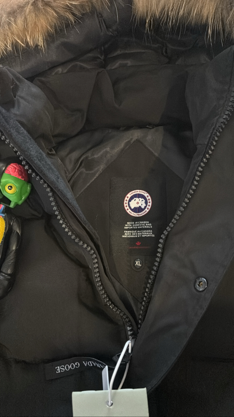 Canada Goose “Down Jacket”