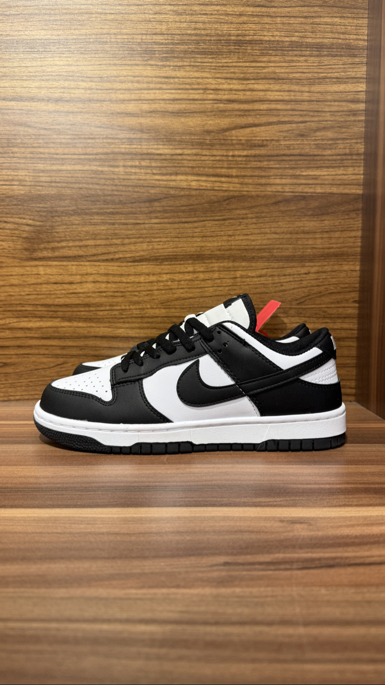 NIKE DUNK PANDA SNEAKERS