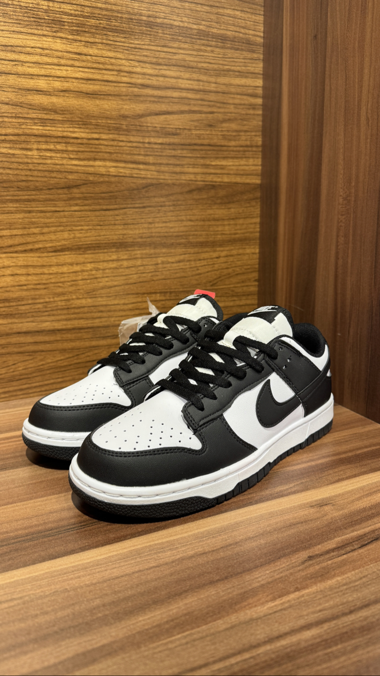 NIKE DUNK PANDA SNEAKERS