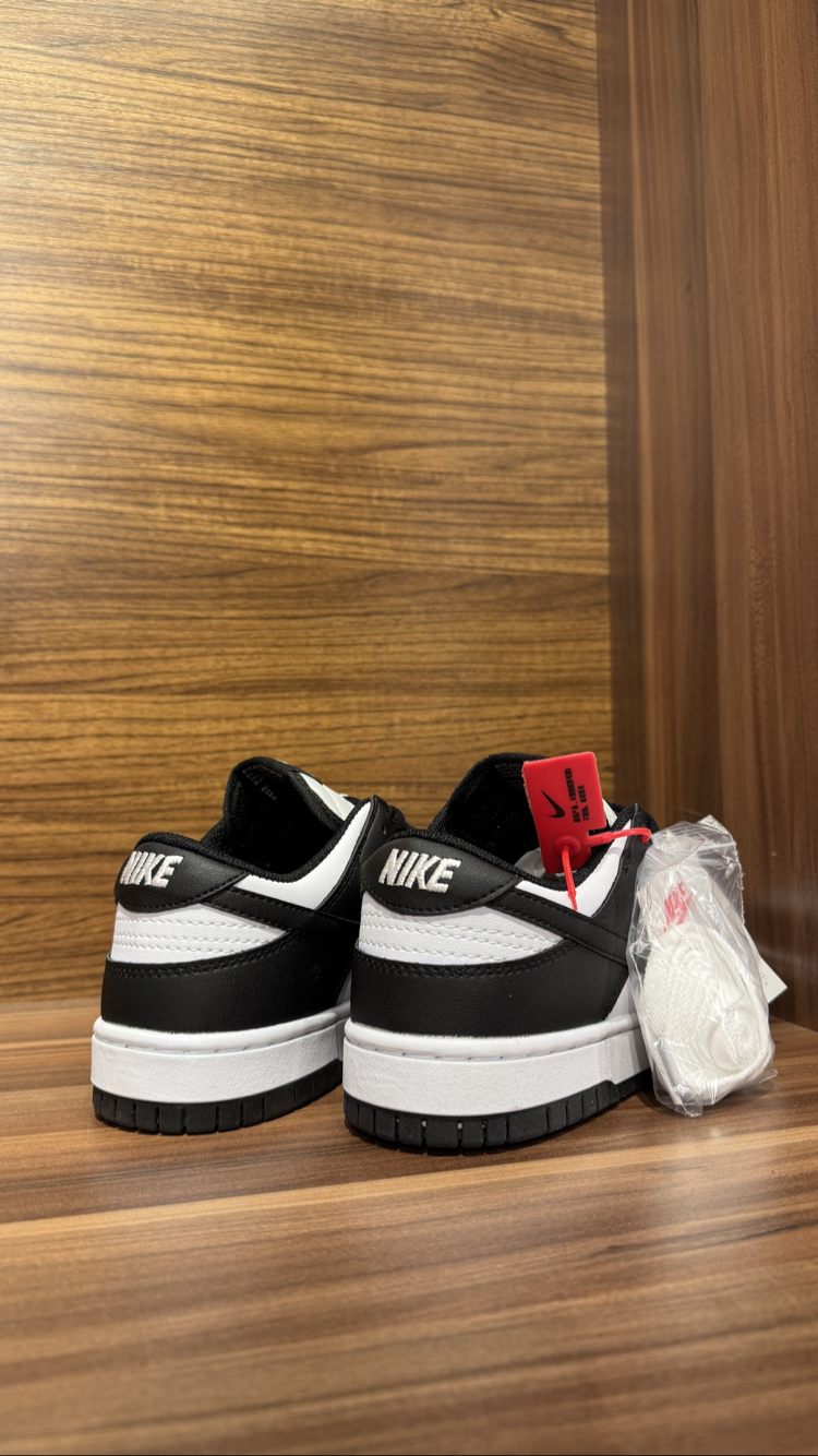 NIKE DUNK PANDA SNEAKERS