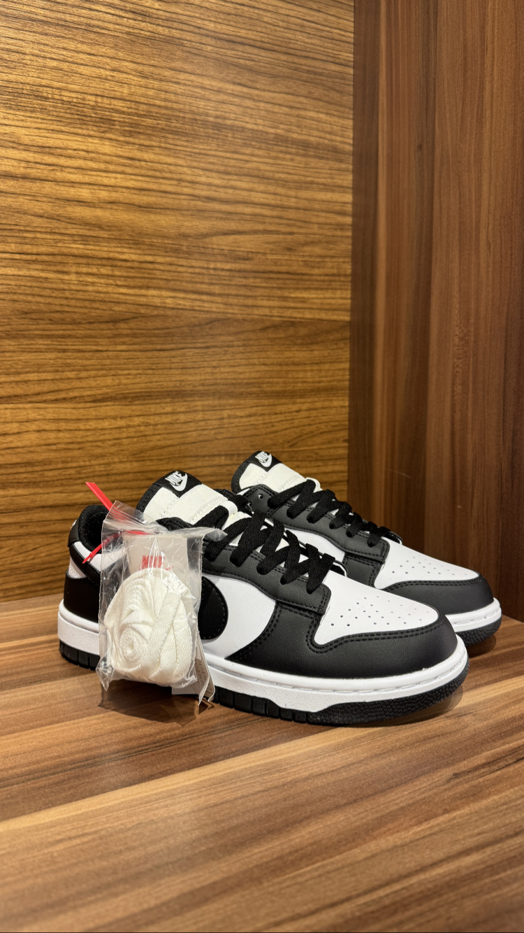 NIKE DUNK PANDA SNEAKERS