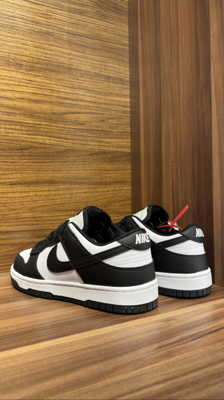 NIKE DUNK PANDA SNEAKERS